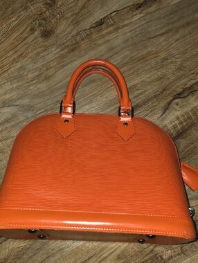 Loyis VUITTON Orange EPI ALMA